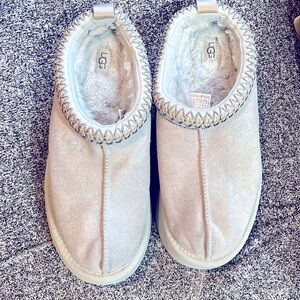 UGG Tasman platform slippers in Goose